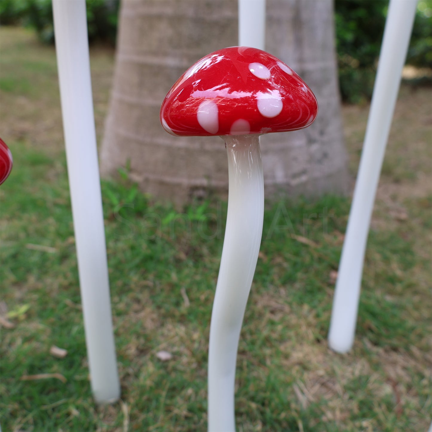 Hand made blown glass red mushroom sculpture outdoor decoration like Chihuly garden glass design