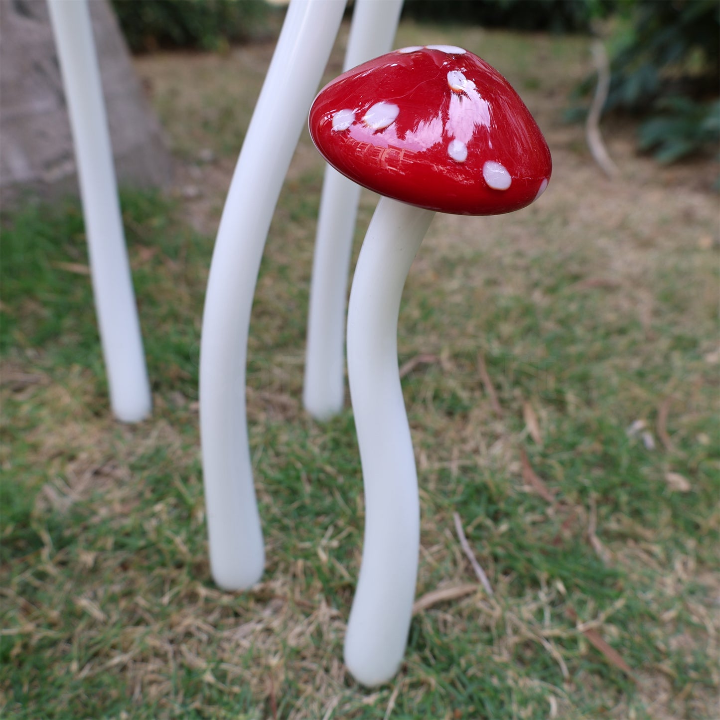 Hand made blown glass red mushroom sculpture outdoor decoration like Chihuly garden glass design