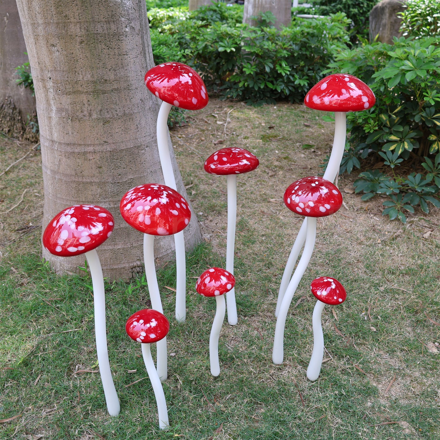 Hand made blown glass red mushroom sculpture outdoor decoration like Chihuly garden glass design