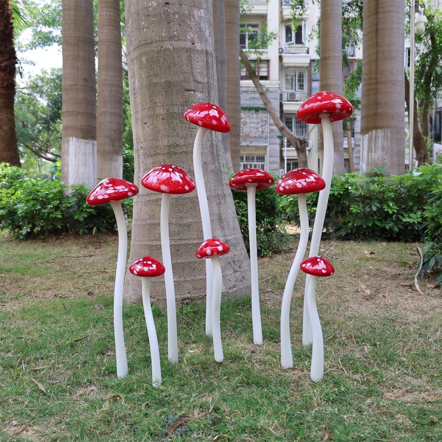 Hand made blown glass red mushroom sculpture outdoor decoration like Chihuly garden glass design