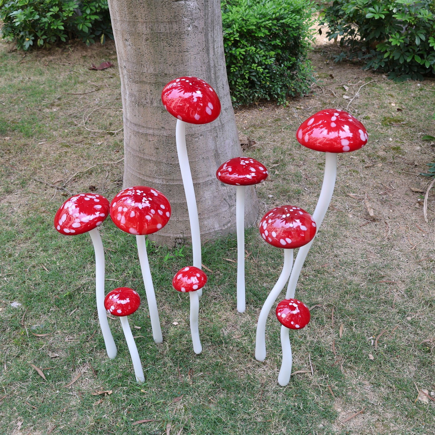 Hand made blown glass red mushroom sculpture outdoor decoration like Chihuly garden glass design