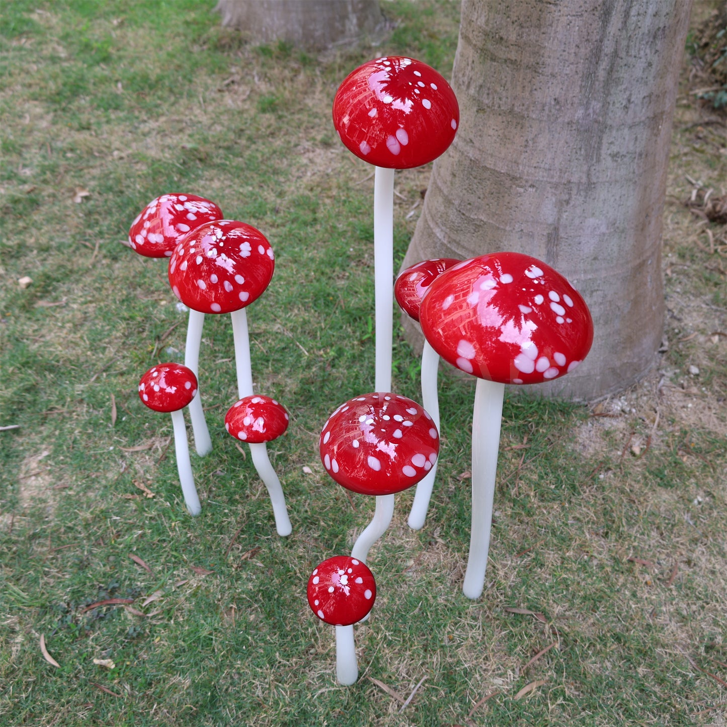 Hand made blown glass red mushroom sculpture outdoor decoration like Chihuly garden glass design