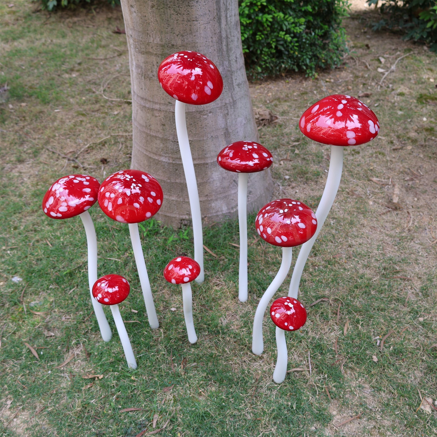 Hand made blown glass red mushroom sculpture outdoor decoration like Chihuly garden glass design