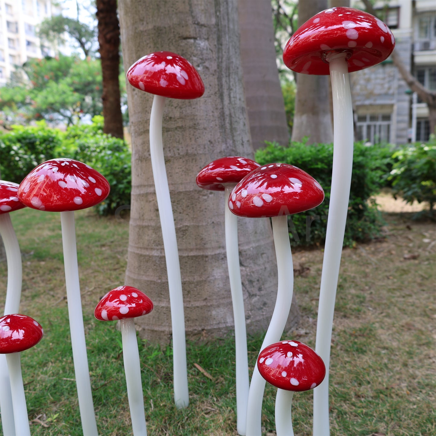 Hand made blown glass red mushroom sculpture outdoor decoration like Chihuly garden glass design