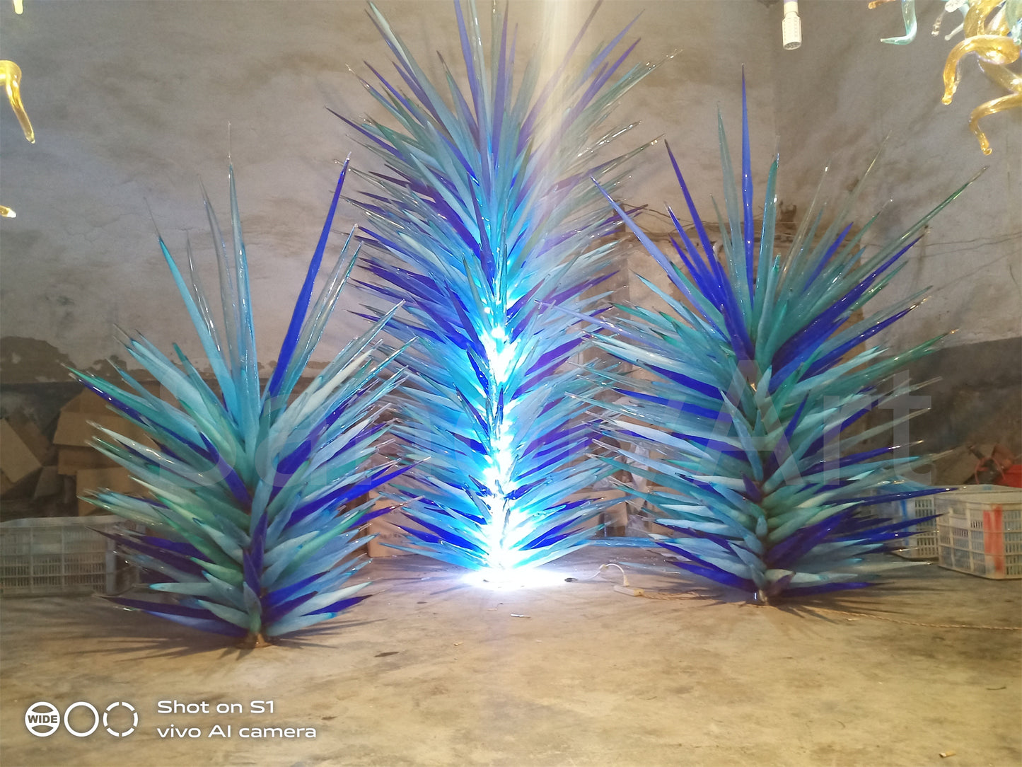 Hand made icicle shape glass sculpture chihuly style art glass for garden decoration