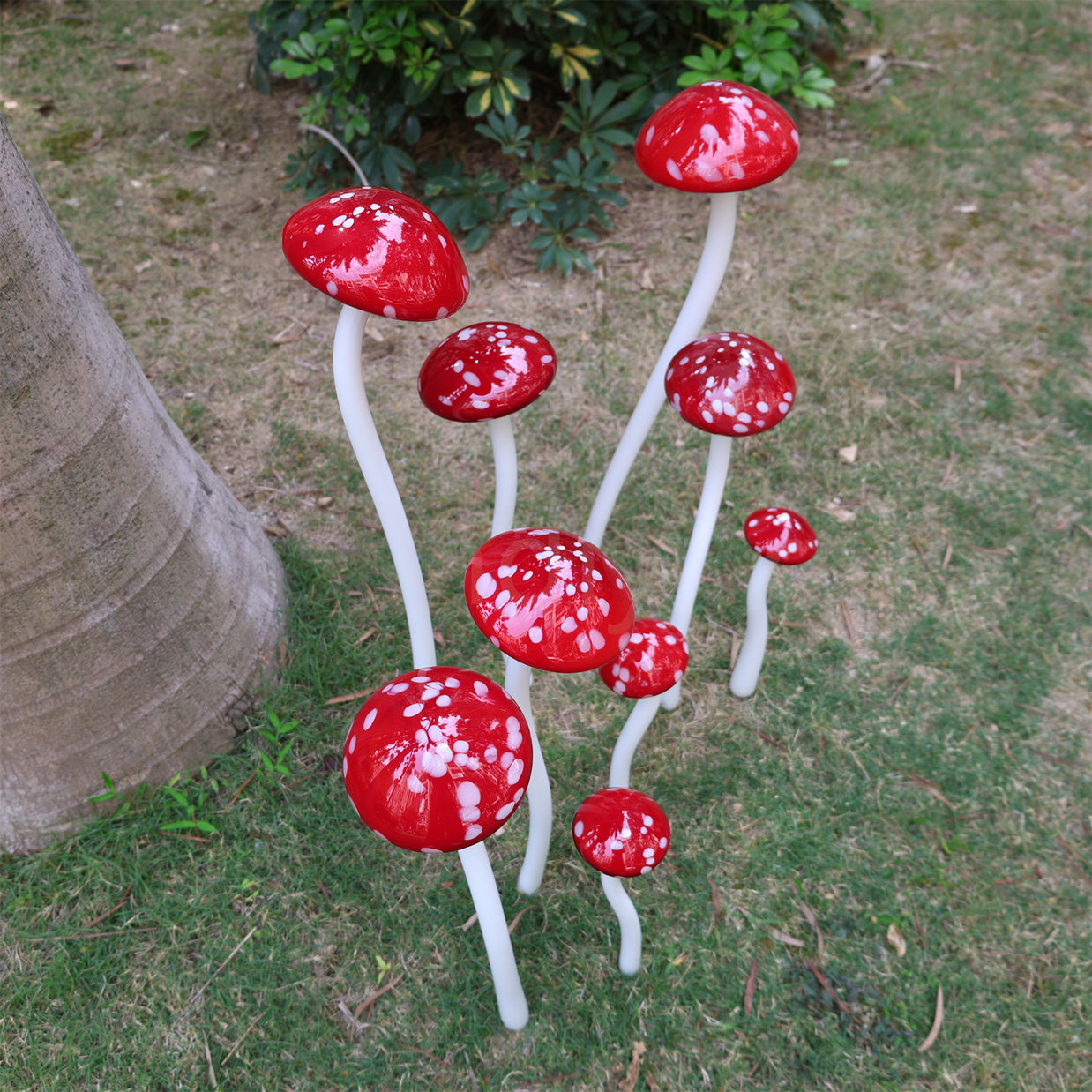 Hand made blown glass red mushroom sculpture outdoor decoration like Chihuly garden glass design