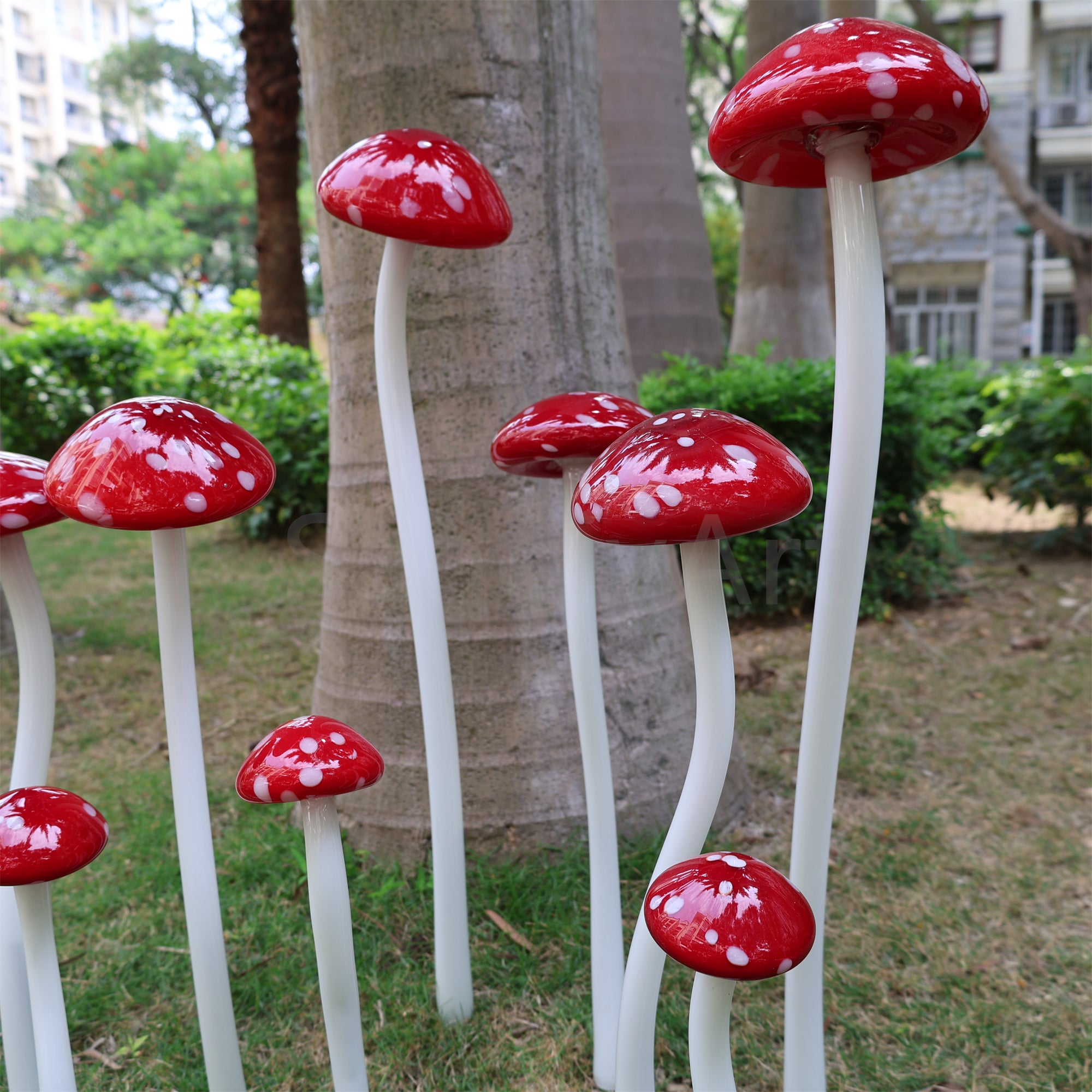 Hand made blown glass red mushroom sculpture outdoor decoration like Chihuly garden glass design