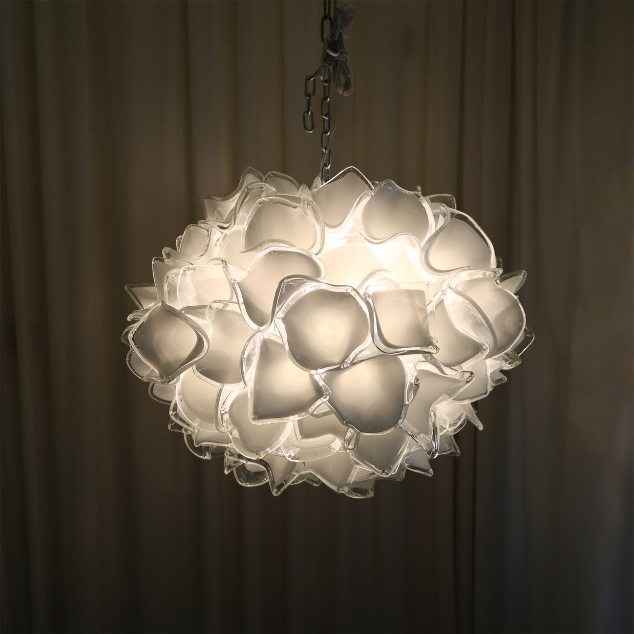 Custom modern design Dining room decoration White flower chandelier