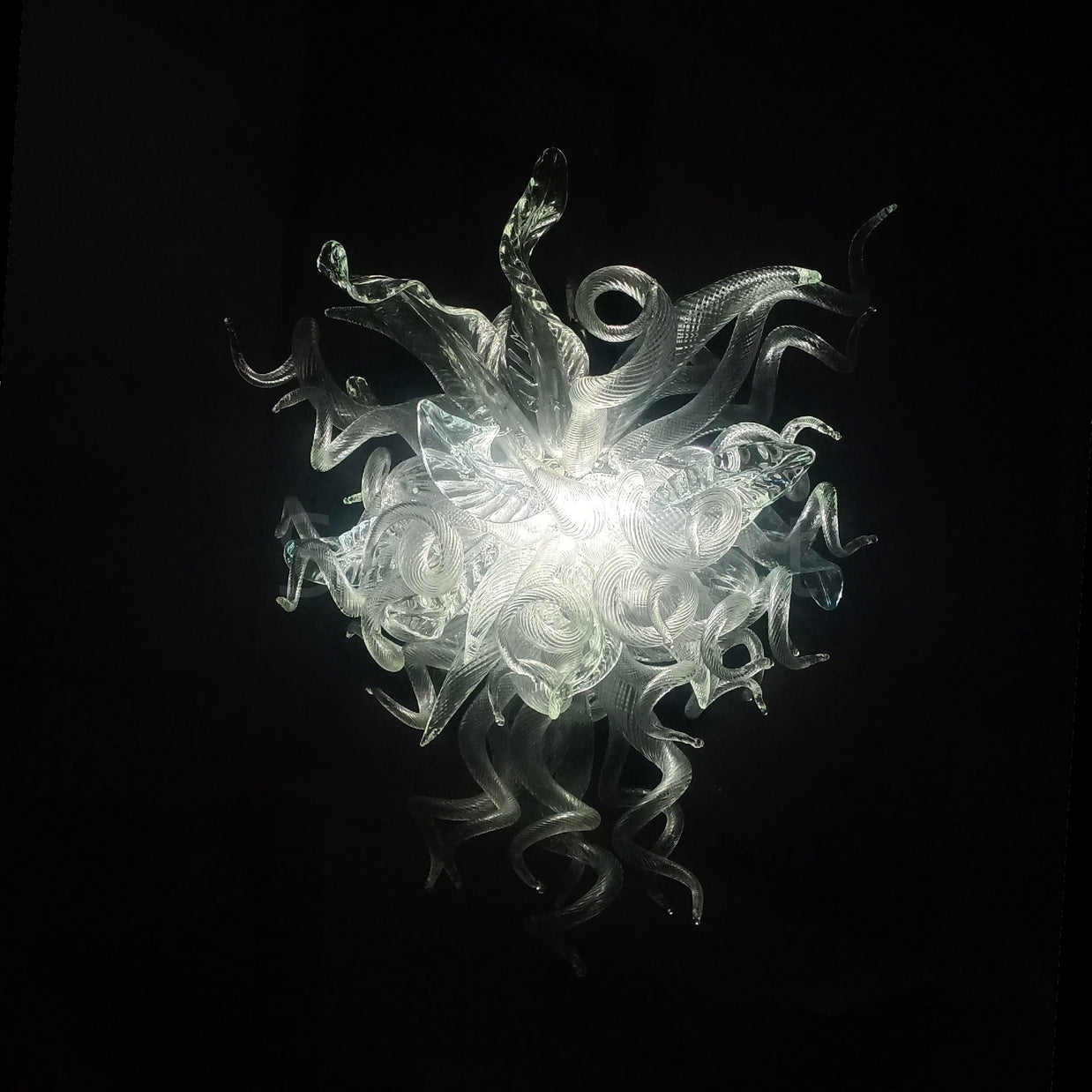 Clear art blown glass chandeliers from factory production